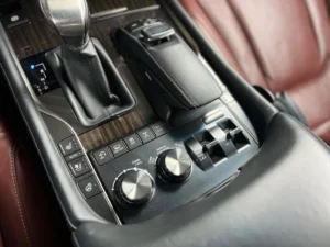 Lexus LX570