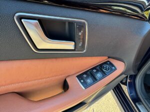 Mercedes-Benz E200