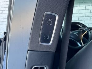 Tesla Model X 75D