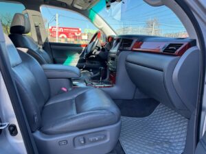 Lexus LX570